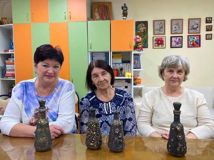 Югорские пенсионеры освоили трендовый метод декора