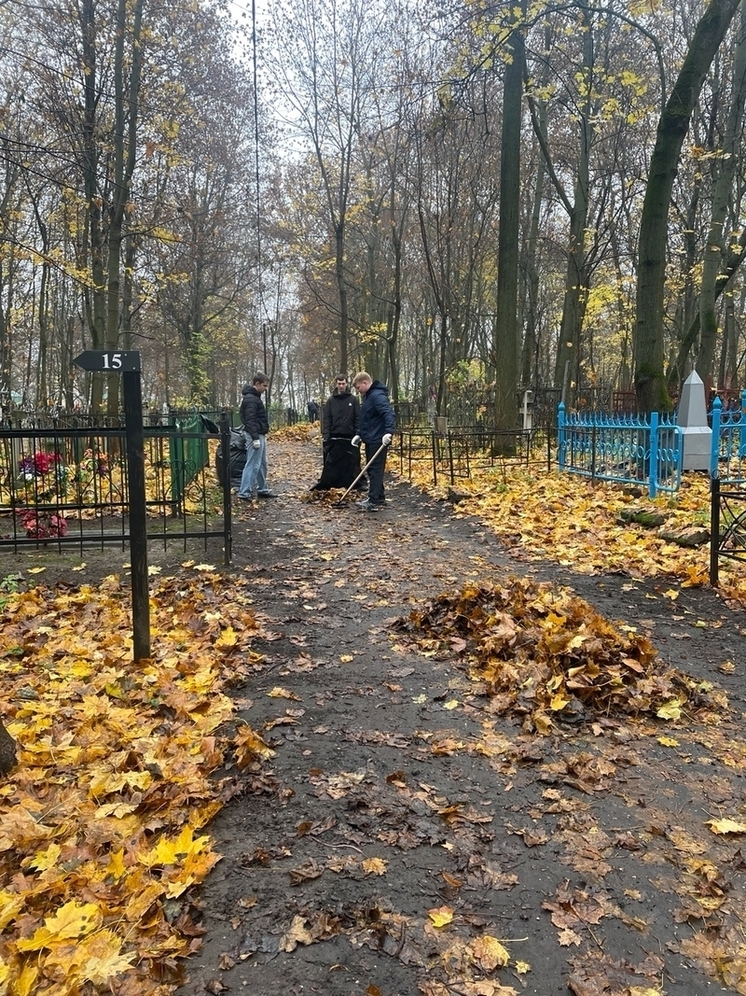 Юные владимирцы благоустраивают воинские захоронения!
