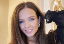 30-летняя российская художественная гимнастка Екатерина Селезнева опубликовала результаты новой фотосессии. Двукратная чемпионка мира показалась в стильном образе с ярким акцентом.