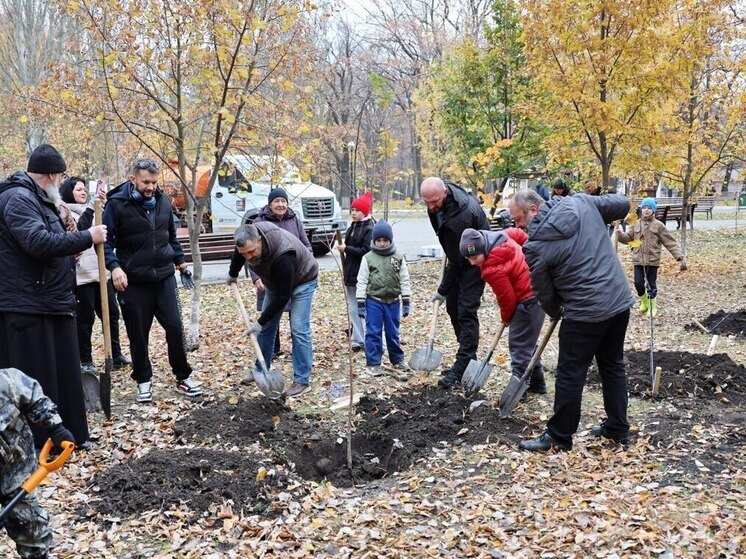В Самаре в парке Гагарина высадили десять молодых лип