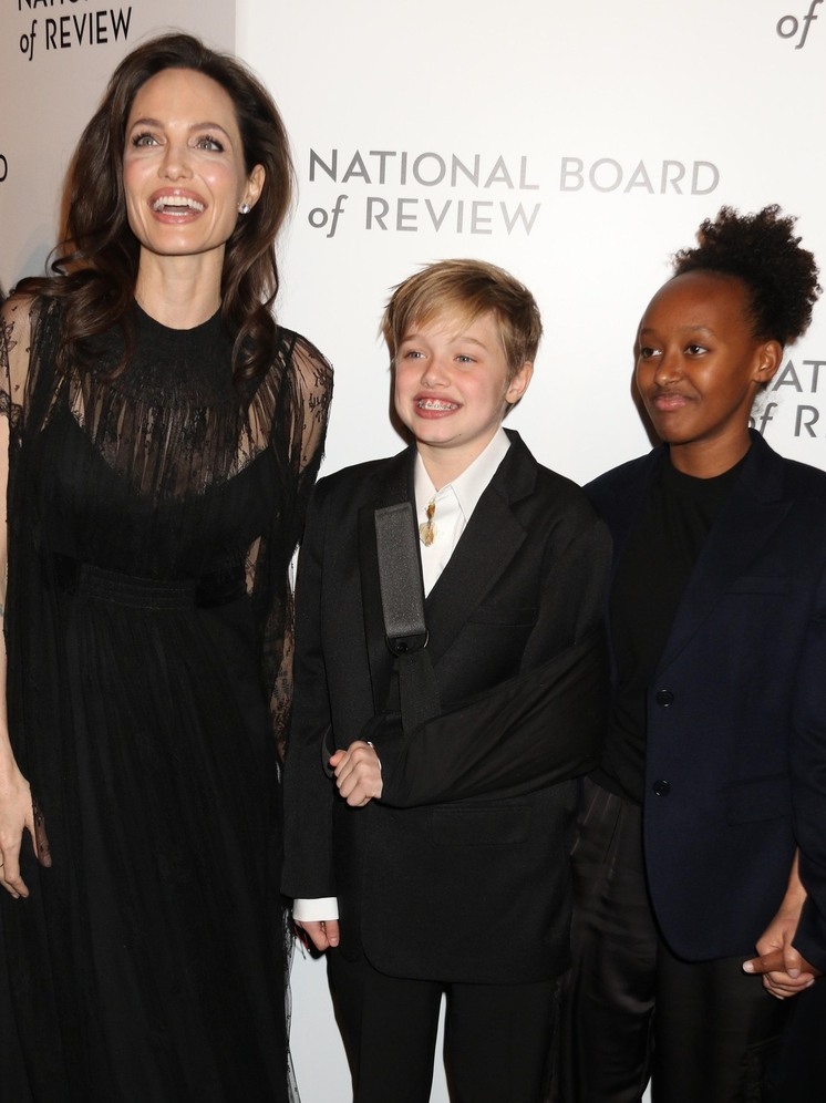 AT: 94% детей топовых американских звёзд считают себя трансгендерами*