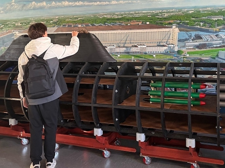 Архангельские школьники проходят первую практику на Севмаше