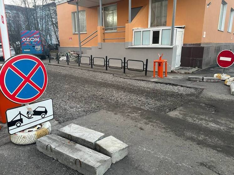 Ремонт семи дворовых территорий в Мурманске вышел на финишную прямую