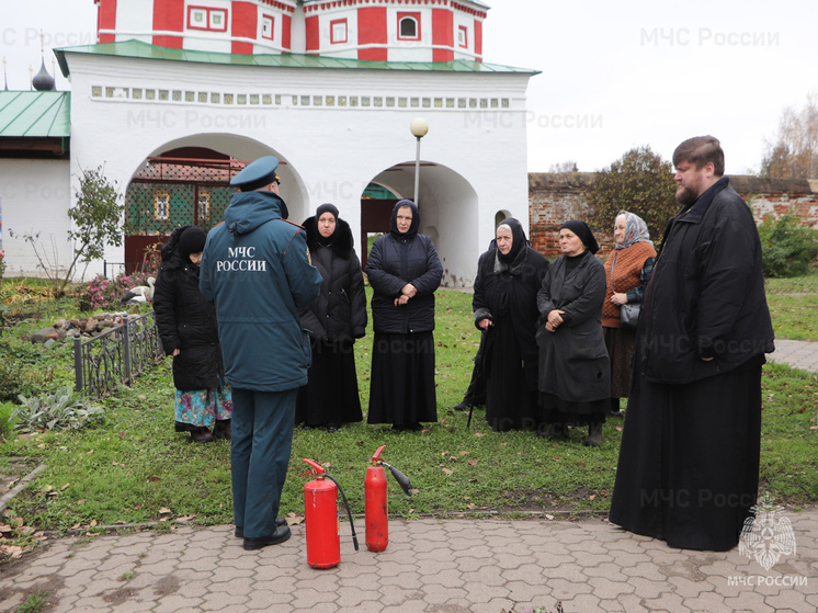 Владимирские спасатели проводят занятия в храмах и монастырях Епархии