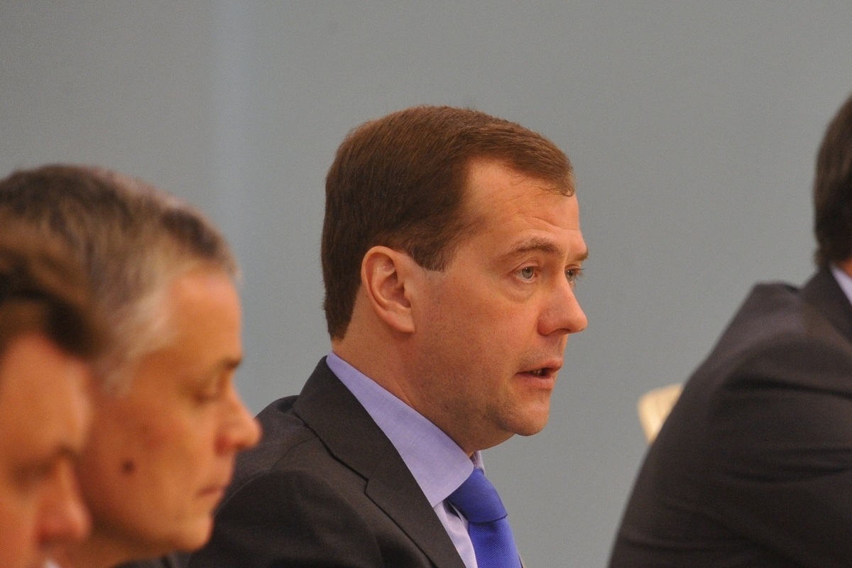 "Бить без оглядки": Медведев поразмышлял о "трамповском маятнике"