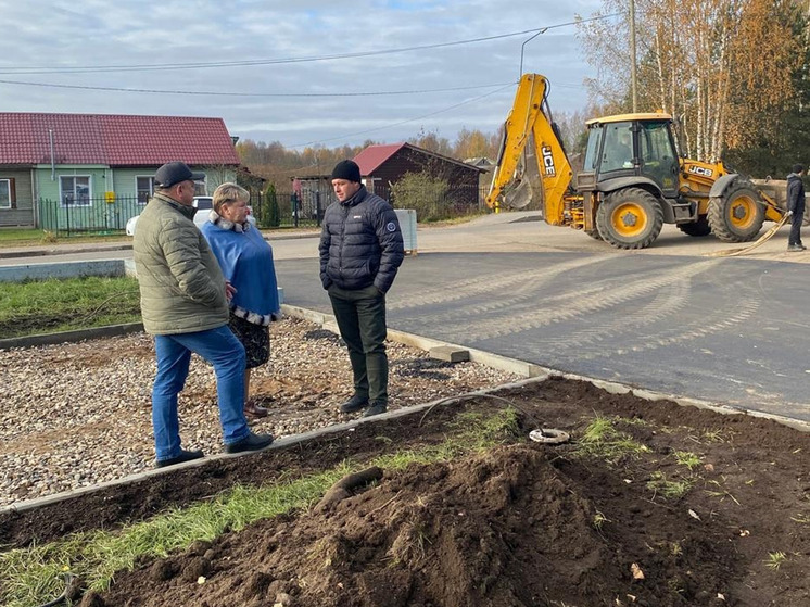 У Вечного огня в поселке Хвойная уложат плитку и установят фонари