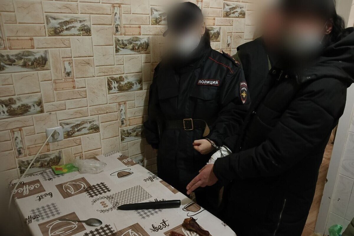 Indagine per omicidio a Kamensk: donna già condannata coinvolta, le autorità cercano di stabilire le circostanze dell'omicidio di un uomo di 42 anni nella regione di Penza