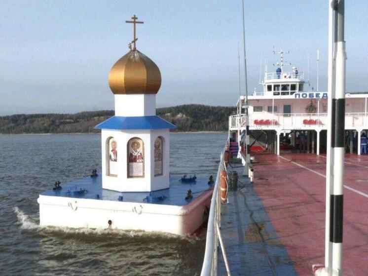 Плавучая часовня Югры отправилась на зимовку в Ханты-Мансийск