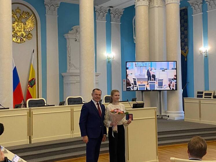Сенатор Мурог наградил смелую рязанку Варвару Матюшкину за спасение ребенка