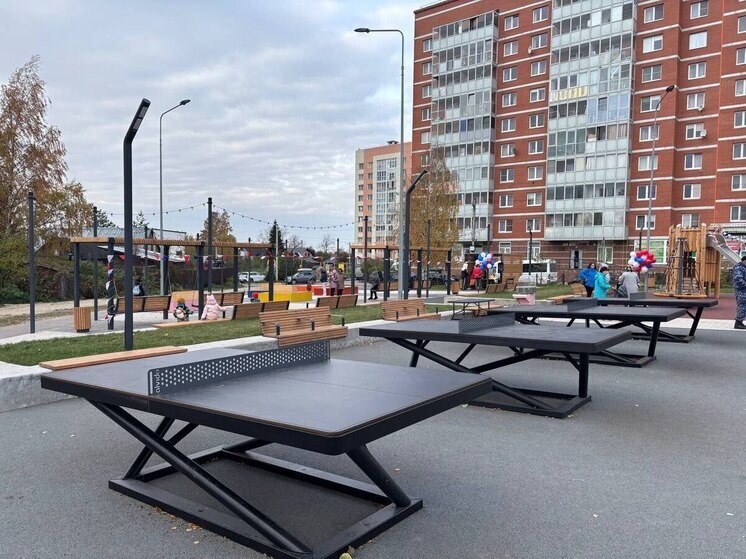 В Колтушах открылись площадки для отдыха с навесами и качелями