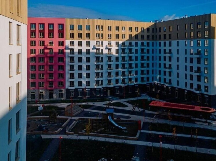В Ломоносовском районе Ленинградской области продолжается развитие социальной и жилой инфраструктуры в рамках комплексного освоения территорий, в том числе в ЖК "Квартал Лаголово". Сейчас там строят и проектируют образовательные объекты, предназначенные для будущих жителей.