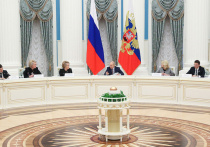 Губернатор ЯНАО Дмитрий Артюхов прочитал доклад о мерах поддержки ямальских семей на совете при президенте по реализации государственной демографической и семейной политики