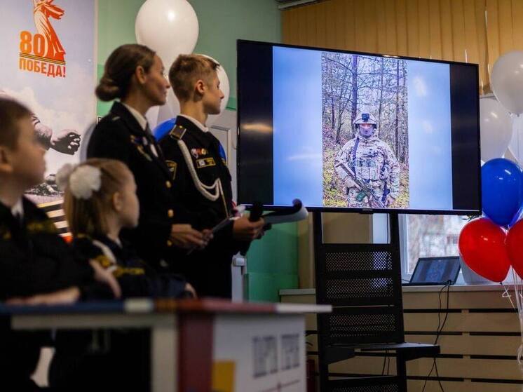 «Парту Героя» открыли в Мурманске в честь выпускника Кадетской школы