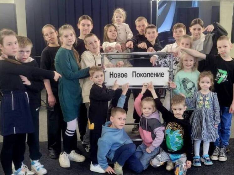 Священник из Новосибирска с женой воспитывают 22 ребенка