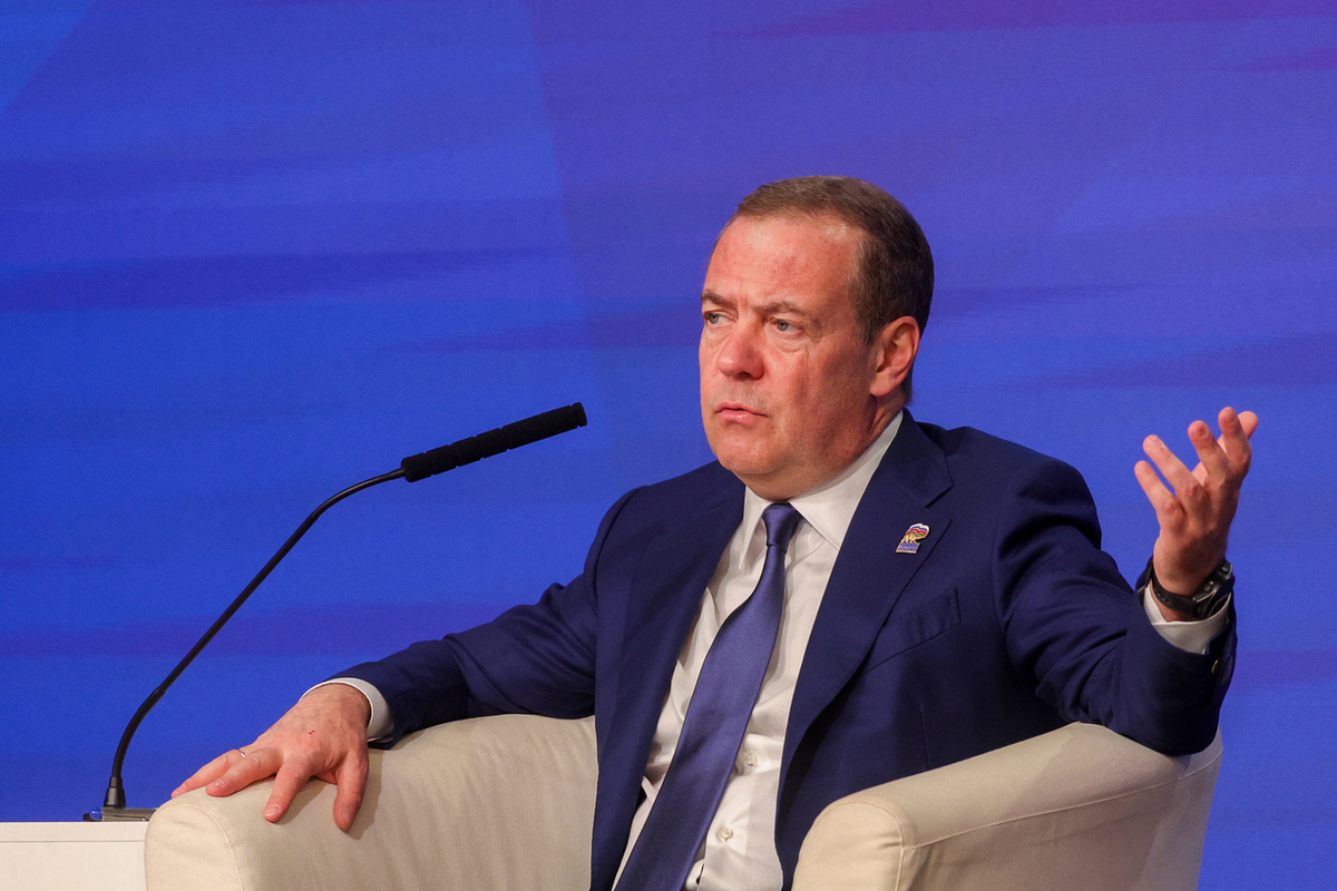 "США - наш противник": Медведев резко ответил на действия Трампа