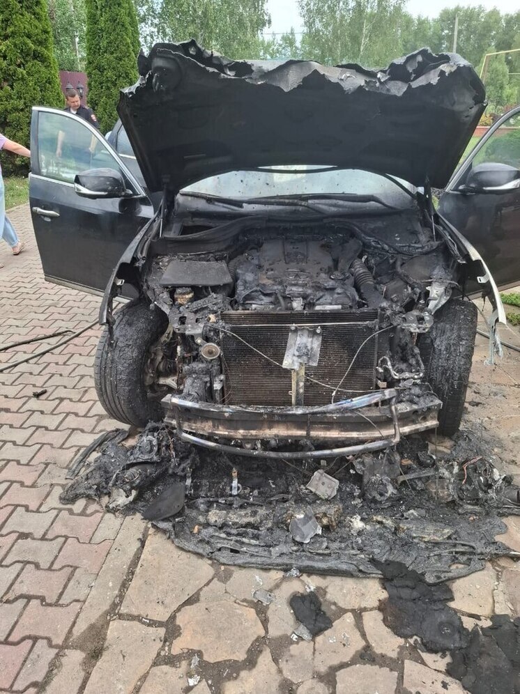 Автомобиль подожгли после ссоры на дороге в Пичаеве