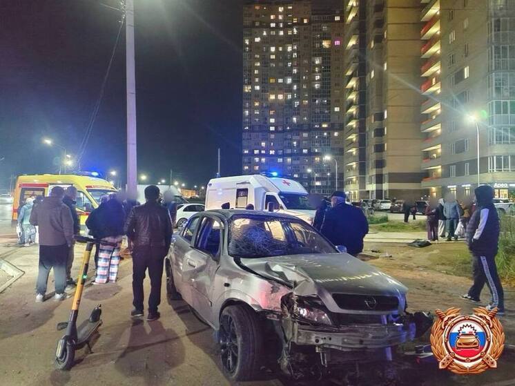 Автомобиль наехал на остановку в Твери: пострадали четыре человека