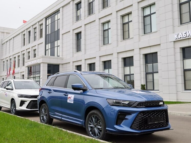 Раненым участникам СВО в Дагестане вручили специализированные автомобили