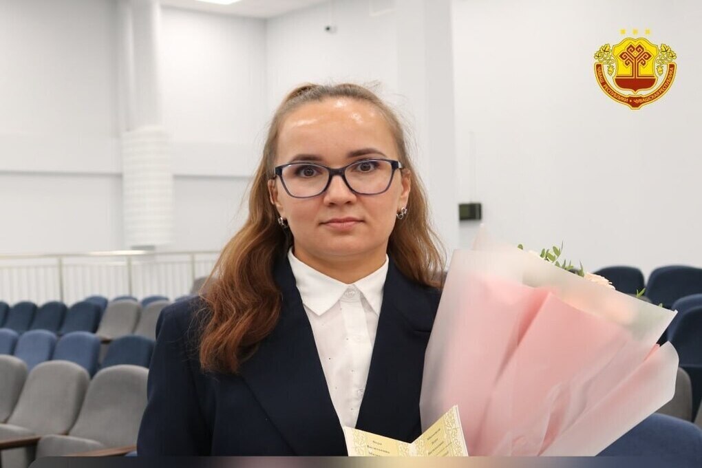 Vera Mazejeva riceve il prestigioso titolo di Costruttrice benemerita della Repubblica di Ciuvascia per il suo eccezionale contributo all'edilizia e alla costruzione nella regione