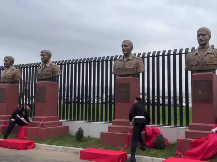 Бюсты погибших на СВО военных медиков открыли при новом госпитале в Махачкале