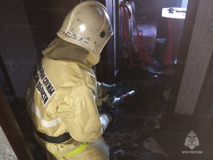 В Первоуральске произошел пожар в двухэтажном жилом доме