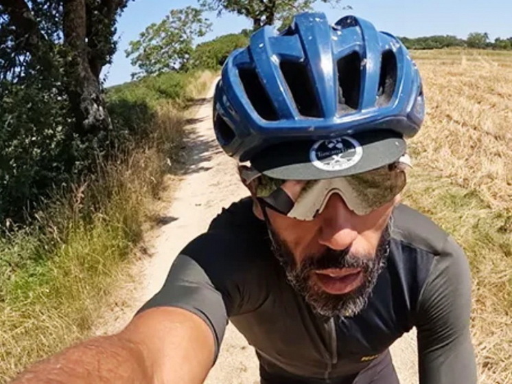 Выяснилось, что французский велопутешественник Софиан Сехили покинул РФ