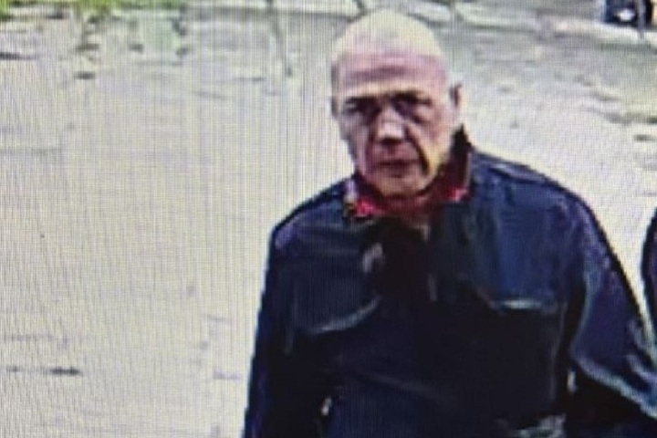 Ricerca a Petrozavodsk per sospettato di rapina: le autorità cercano un uomo per furto aggravato di proprietà altrui