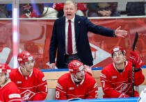«Спартак» проиграл «Динамо» 0:5 в КХЛ. Жамнов назвал причины разгрома: индивидуальные ошибки, неэффективное большинство, отсутствие лидеров и эмоциональное выгорание после предыдущего матча. Молодёжь дебютировала в дерби, но тренер не снимает с неё вину — ответственность коллективная.
