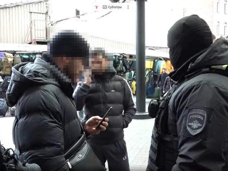 Более 20 нелегальных мигрантов нашла полиция на Сенном рынке