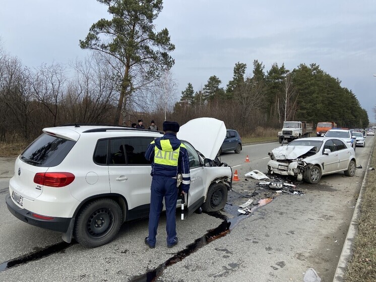 В Нижнем Тагиле из-за заснувшего водителя столкнулись две машины