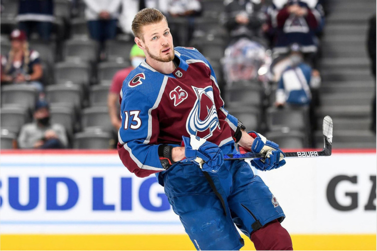 Дубль Ничушкина не помог «Колорадо» обыграть «Каролину» в матче НХЛ