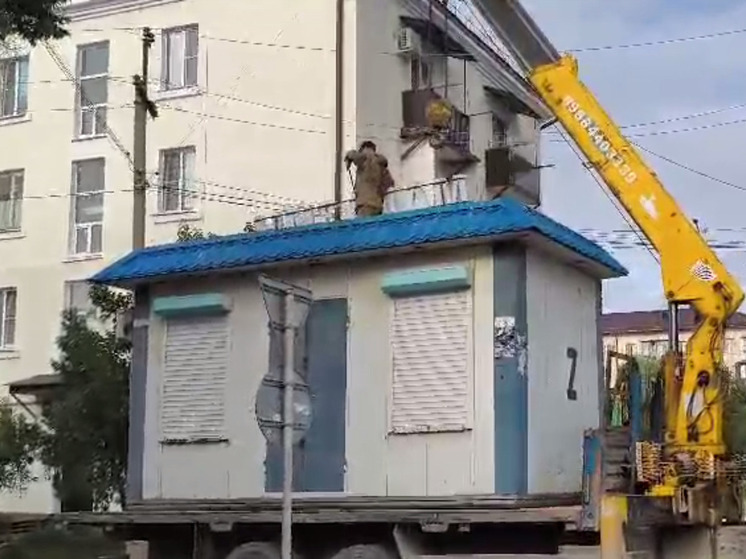 В Каспийске демонтировали незаконно размещенный торговый объект