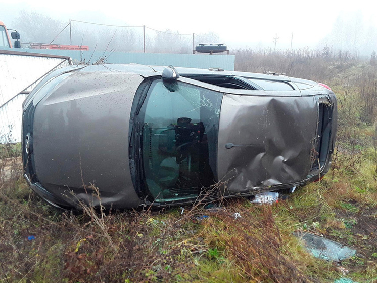 Молодой водитель сделал кувырок на автомобиле под Липецком