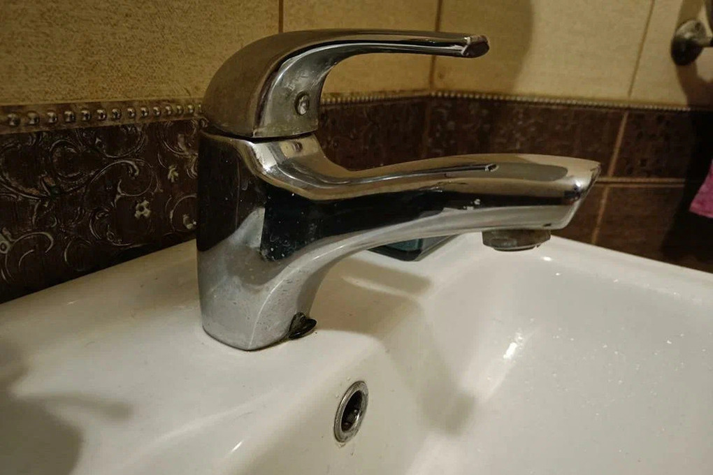 На улице Седова в Сочи устраняют аварию на водопроводе