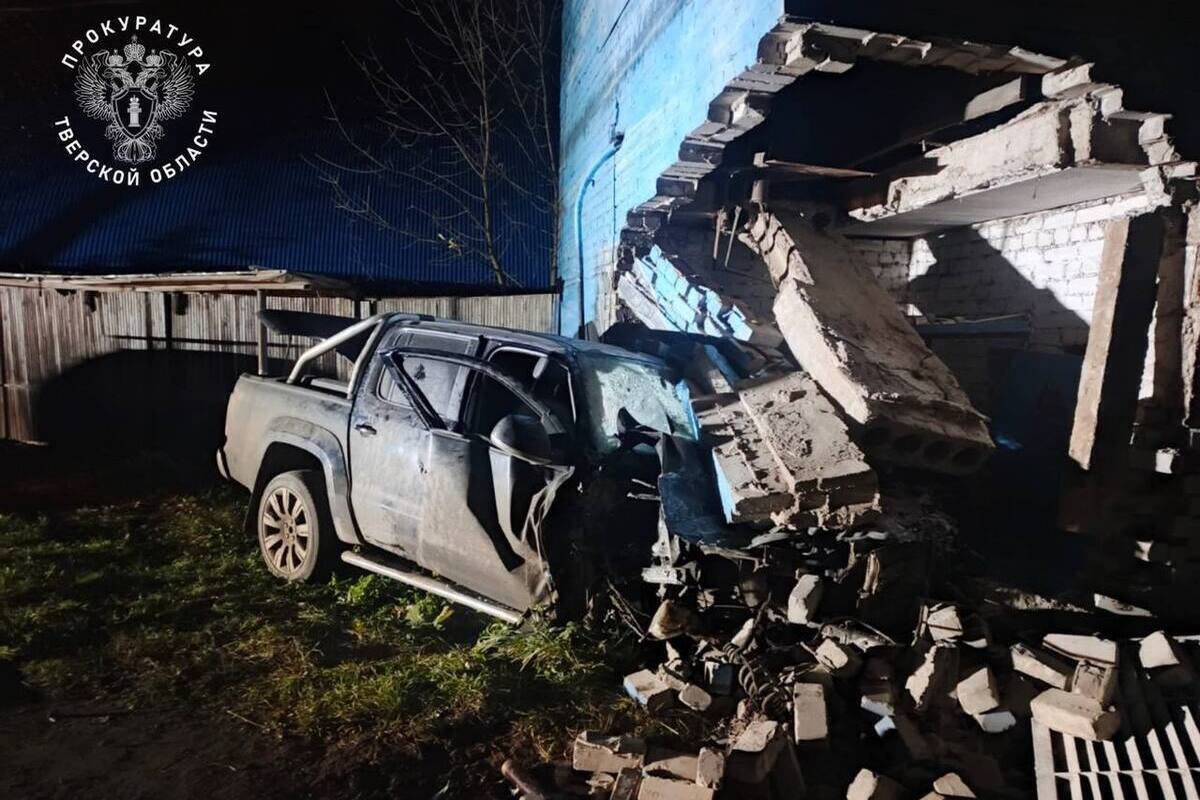 Прокуратура контролирует разбирательство по факту аварии в Тверской области, где погибли два человека