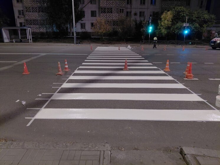 В Астрахани обновляют дорожную разметку по ночам