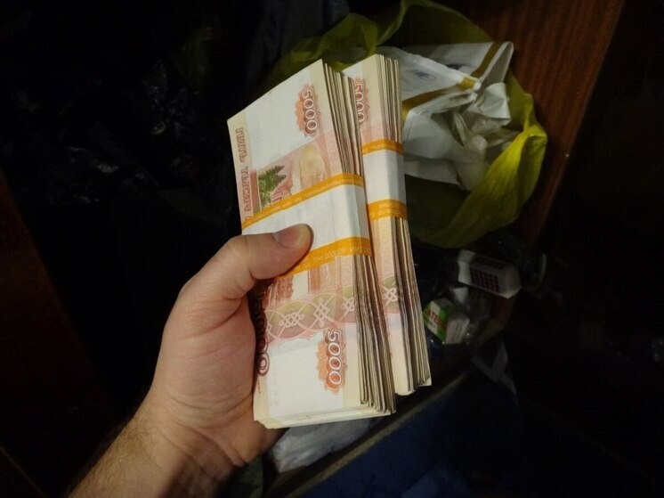 Энгельсский пенсионер, испугавшись звонка недоброжелателя, отдал 4,5 миллиона