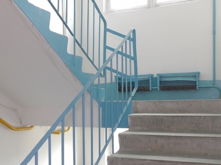 В Волгоградской области привели в порядок подъезды в 381 многоквартирном доме