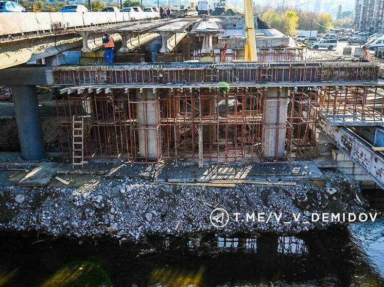 В Белгороде строители приступили к сложным этапам ремонта моста на Чумичова