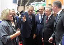 В петербургском «Экспофоруме» проходит VIII Международный рыбопромышленный форум. Губернатор Александр Дрозденко представил там вице-премьеру России Дмитрию Патрушеву ленинградские продукты рыбопереработки. Об этом сообщил телеграм-канал областного правительства.