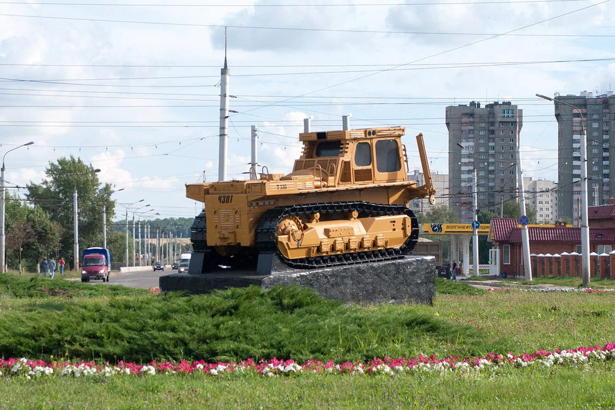 50 лет назад с конвейера ЧЗПТ сошел первый серийный бульдозер