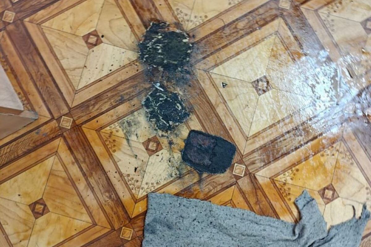 Гаджет загорелся в руках у школьника во время урока литературы