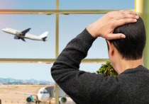 Студент Финансового университета Роман, даром что в Москве живет на улице Петрозаводской близ станции метро Беломорская, соскучился по родной Карелии и взял билет на самолет - слетать домой на выходные