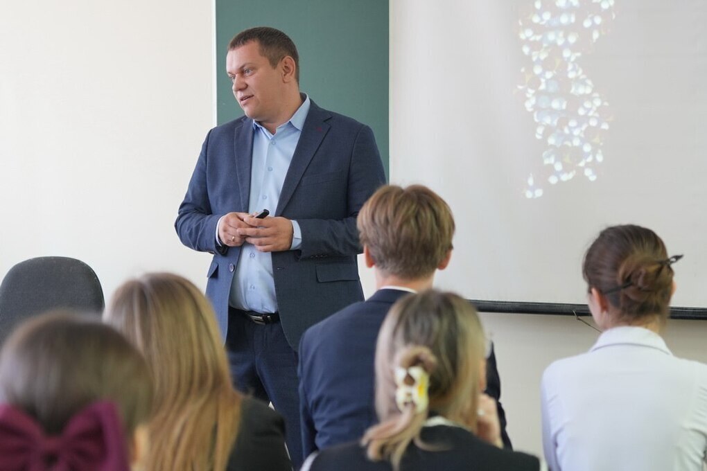 Цикл республиканских уроков "Основы генетики" стартовал в ДНР