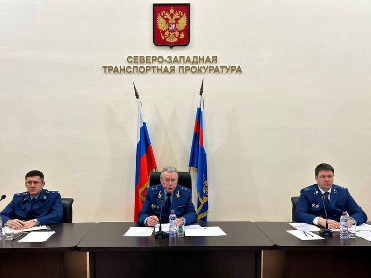 Прокуратура ликвидировала 29 несанкционированных переездов в Мурманской области
