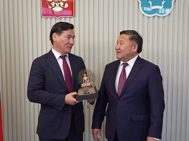 Калмыкия передала Тыве эстафету буддийского форума