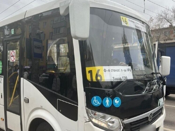 В Воронеже водитель маршрутки сбил студенток