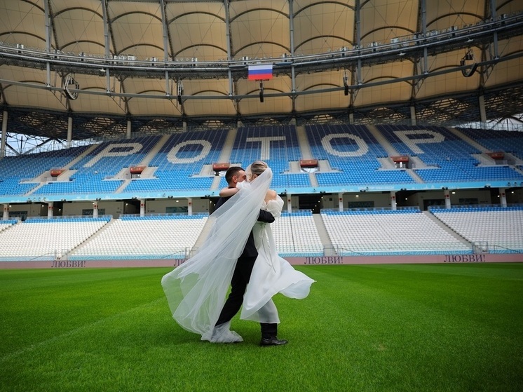 Молодожены сыграли первые выездные свадьбы на уникальных площадках Волгограда
