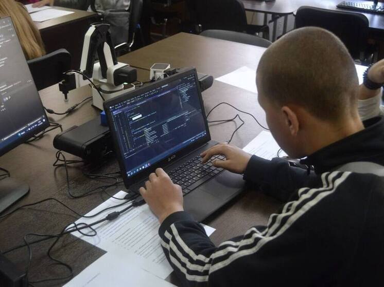 Порядка 150 тысяч человек приняли участие в акции "Учиться в Донбассе"