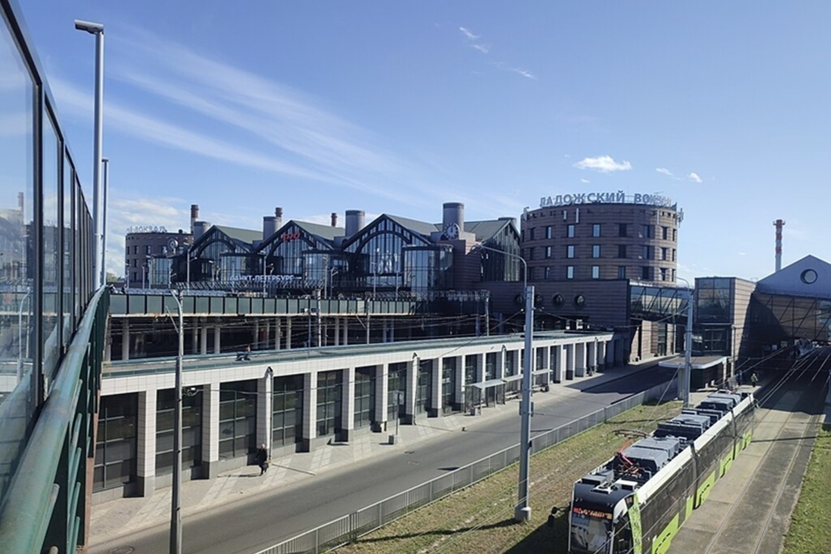 Крыша обвалилась на Ладожском вокзале Петербурга